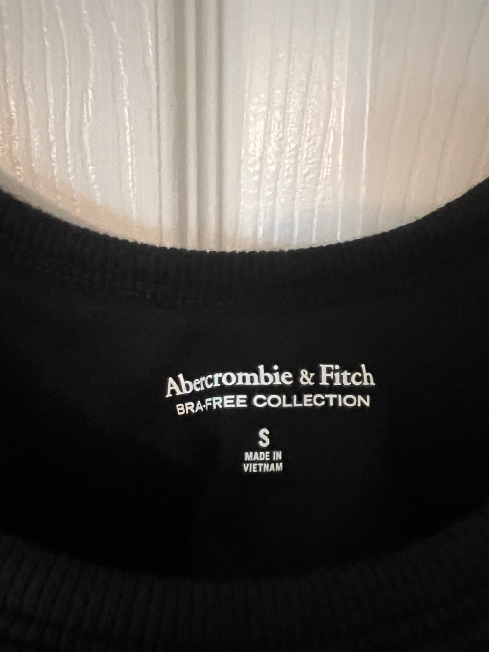 Abercrombie & Fitch Black Ribbed Scoop-Neck Tank - Picture 2 of 4